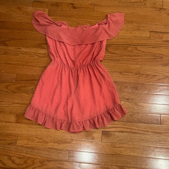 Lovers and friends dusty pink Quincy Swiss dot ruffle off the shoulder romper - Picture 2 of 2